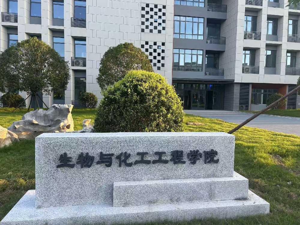 崇义县扬州职业大学体育场高杆灯项目